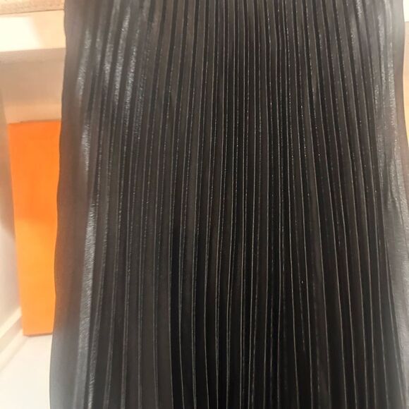 Badgley Mischka Black Satin Lace
Pleated Gown | Size6 - Picture 5 of 10